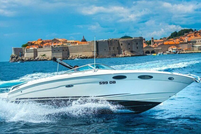 High class speed boat Sea Ray 240