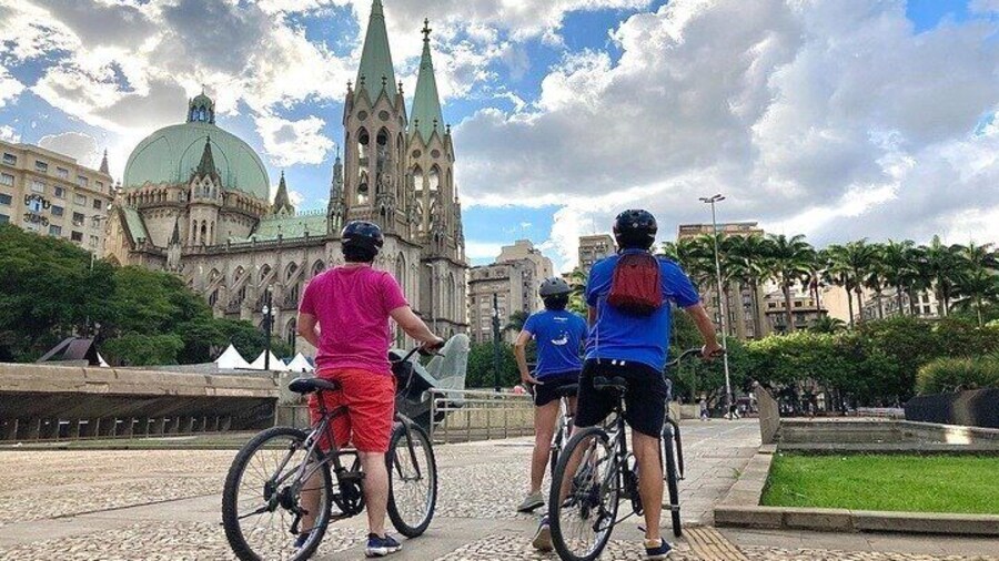 São Paulo Bike Tour: Avenida Paulista and Historic Downtown