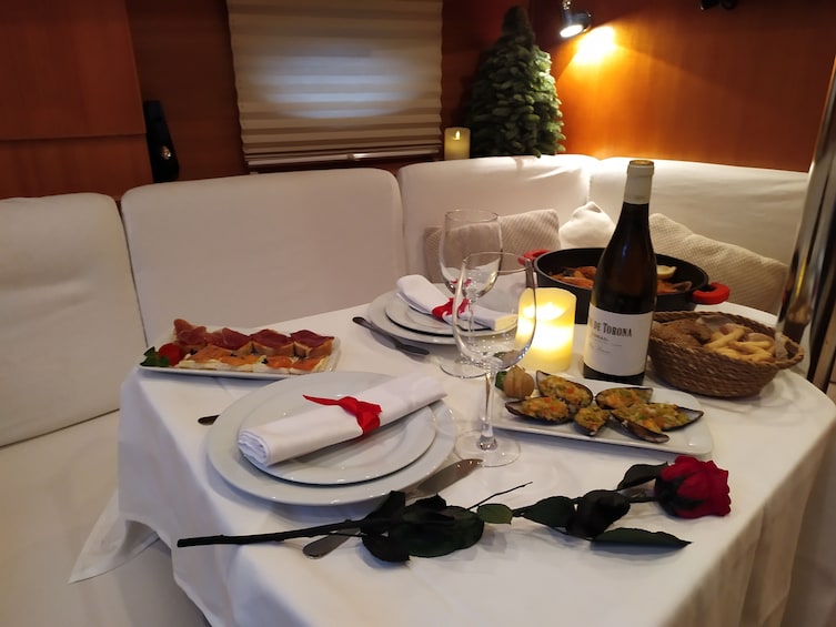 Romantic experience on a sailing yacht in the Vigo Estuary
