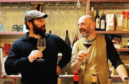 Organic Wine Tasting with Local Food & Stroll in Roccalbegna