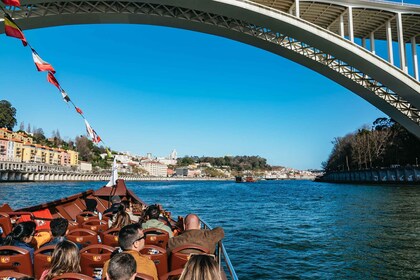 Porto: Bridges Cruise and Wine Cellar Tour