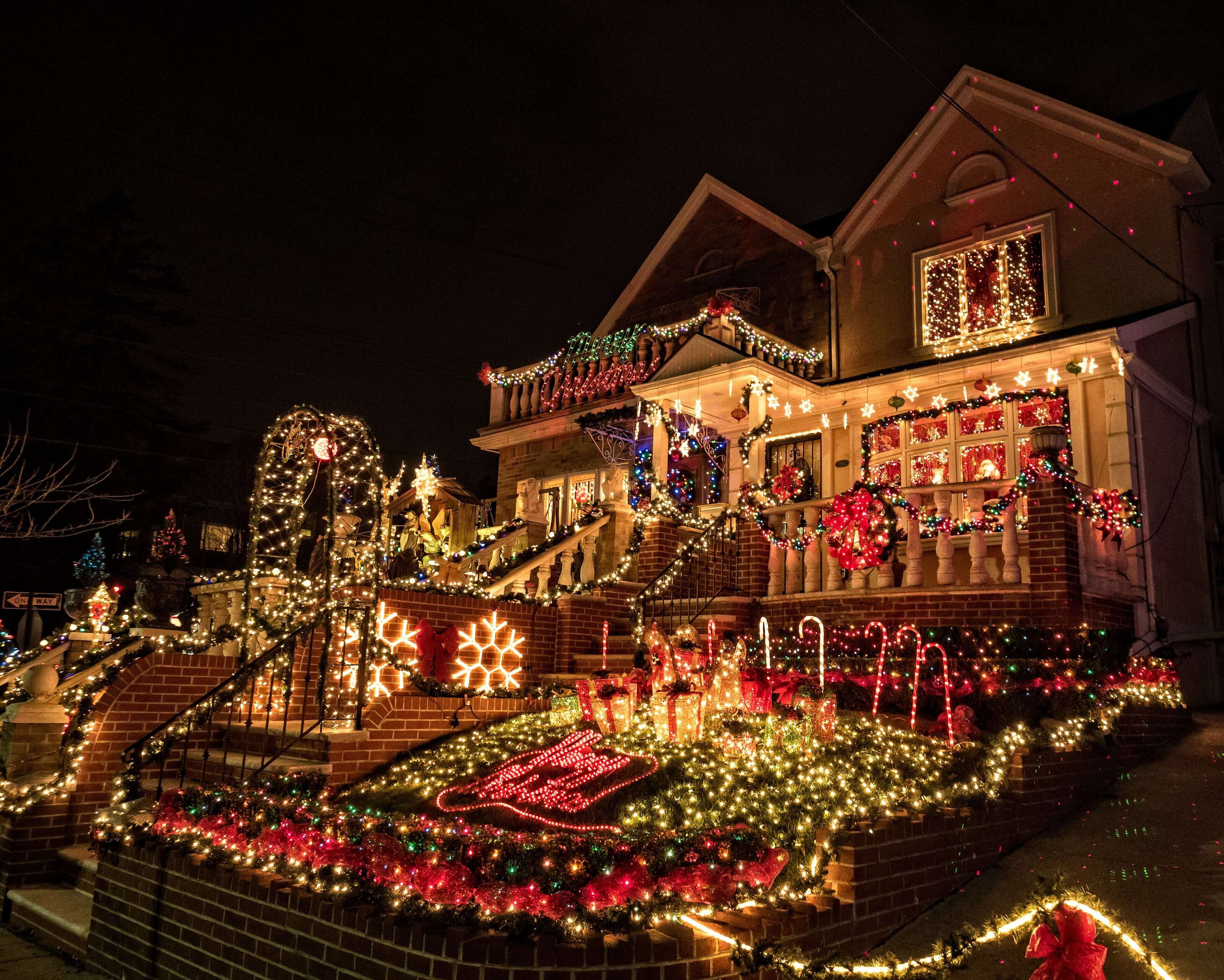 New York City: Dyker Heights Holiday Lights Tour