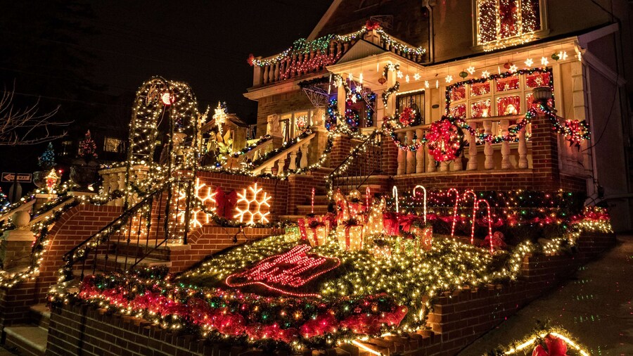 New York City: Dyker Heights Holiday Lights Tour