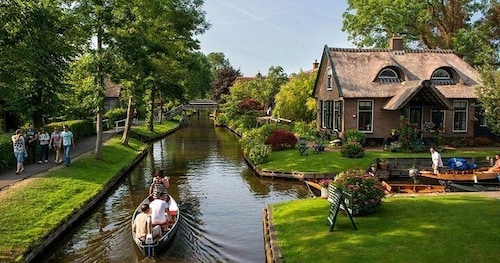 Giethoorn the Dutch Venice private day trip from Amsterdam