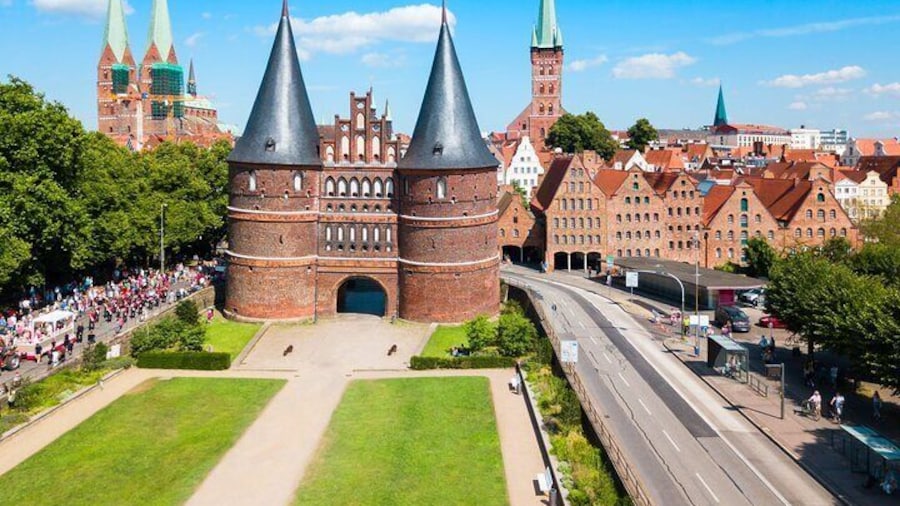 In the footsteps of the Hansa in Lübeck with a Local