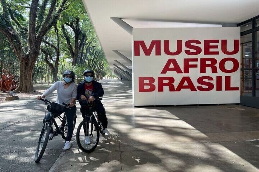 Shared Tour in São Paulo's Coolest Urban Scenes by Bike