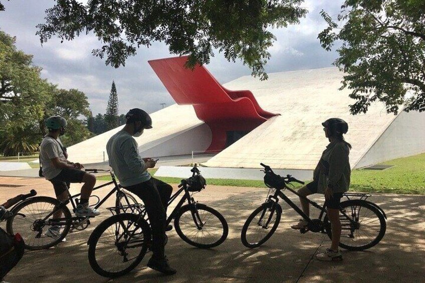 Shared Tour in São Paulo's Coolest Urban Scenes by Bike