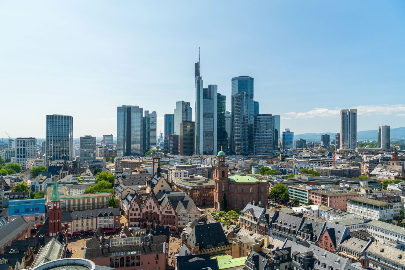 Frankfurt Airport Pickup + 1-Hour City Sightseeing Ride