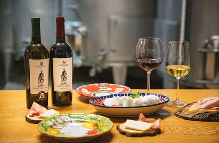 Sorrento: Luxury Winery Tour with Wine and Food Tasting