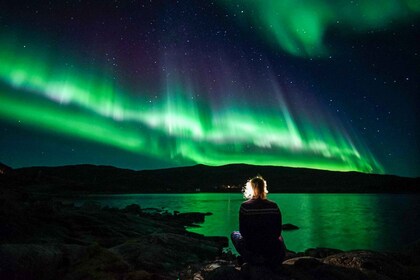 Tromsø: Northern Lights by Minibus with Photos & bodysuits