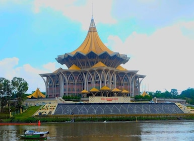 Kuching: Walking Tour with Sampan Boat Ride and Lunch