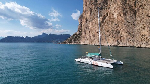 Calpe: croisière en catamaran à voile avec arrêt de baignade en option