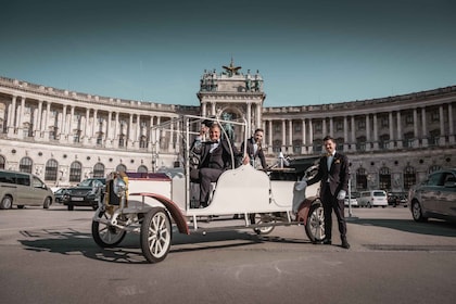 Vienne : Visite de la ville à bord d'une voiture ancienne électrique