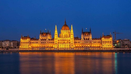 Budapest: Parliament Panorama Cruise with Törley Prosecco