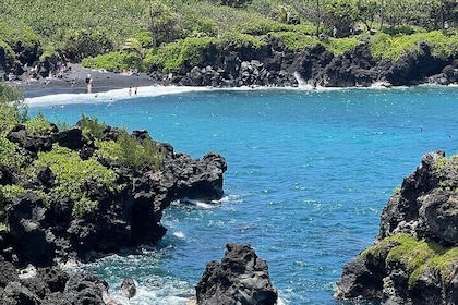 Road to Hana Tours with Hotel pick-up, Black sand beach , waterfalls and mo...