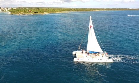 Visite tout compris de l'île de Saona en hors-bord et catamaran