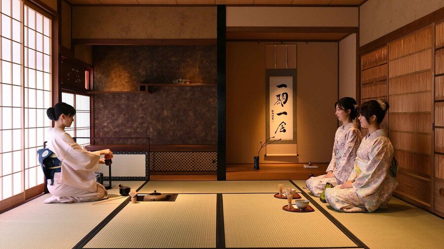 Kyoto: Kimono Tea Ceremony at Orizuruya Gion