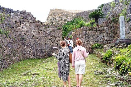 Okinawa: Nakagusuku Castle Views and Legends Tour 1.5h