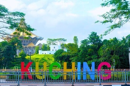 Kuching Heritage City Walking Tour with Boat Ride and Lunch