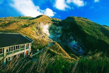 Hot Springs & Skyline: Taipei 101 to Yangmingshan