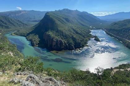 Crossing to the Oath Canyon Viewpoint Viewing of Condors