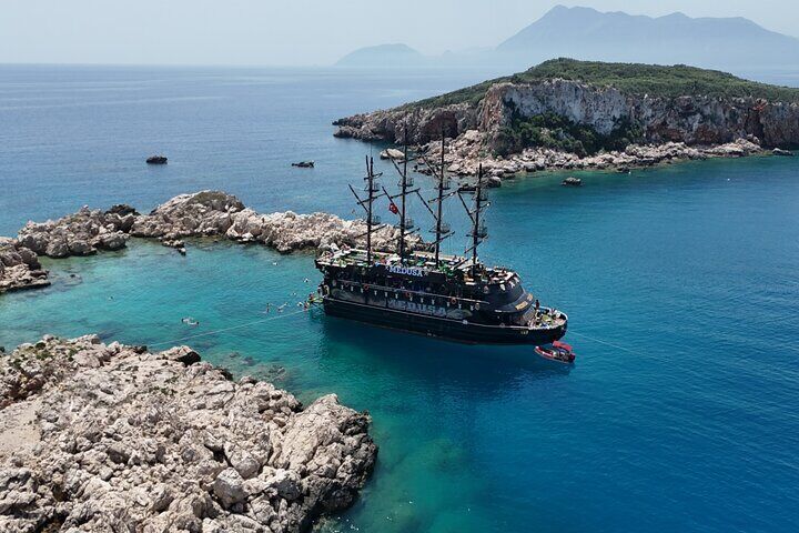 3 Islands Medusa Boat Tour