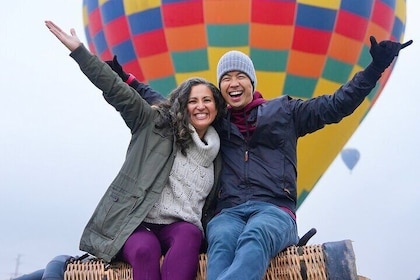 Heißluftballonflug bei Sonnenaufgang über dem Temecula Wine Country