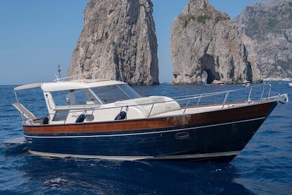 Gulf of Naples Private Boat Tour Experience on Apreamare