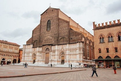 Private Day Trip to Bologna - Food, Towers & Medieval Charm