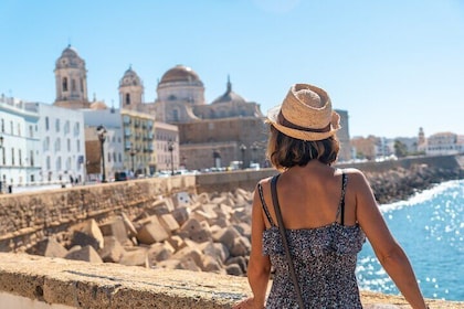Hello Cadiz: Private 2-Hour Intro City Walk with Local Guide