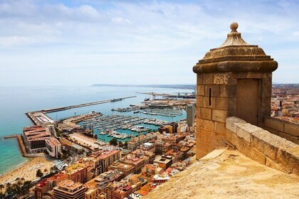 Hello Alicante: Private 2-Hours Intro City Walk with Local Guide