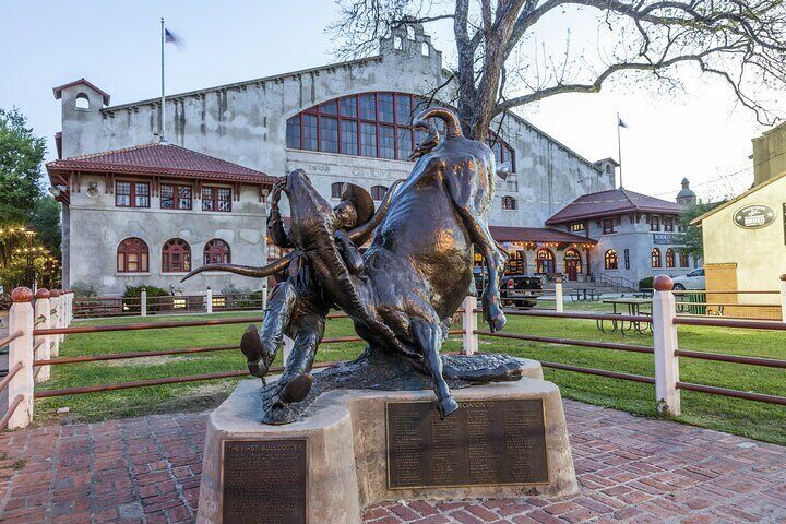 Fort Worth Art Walk and Cultural District Capers Hunt