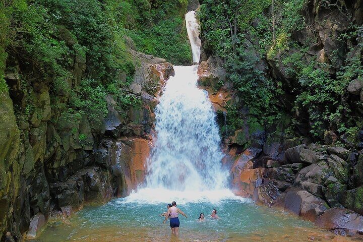 Explore Falls, Sloths and Bridge in Fortuna de Bagaces...