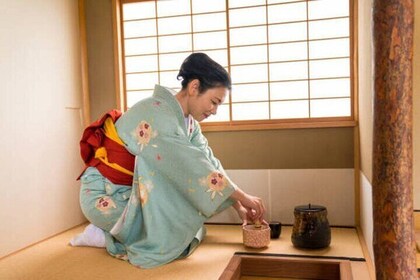 Kimono & Tea in Kyoto Guided Cultural Walking Experience