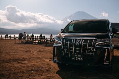 Mt. Fuji Scenic Lakes and Oshino Hakkai Private Tour