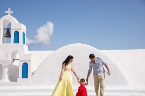Private Session with a Local Photographer in Santorini