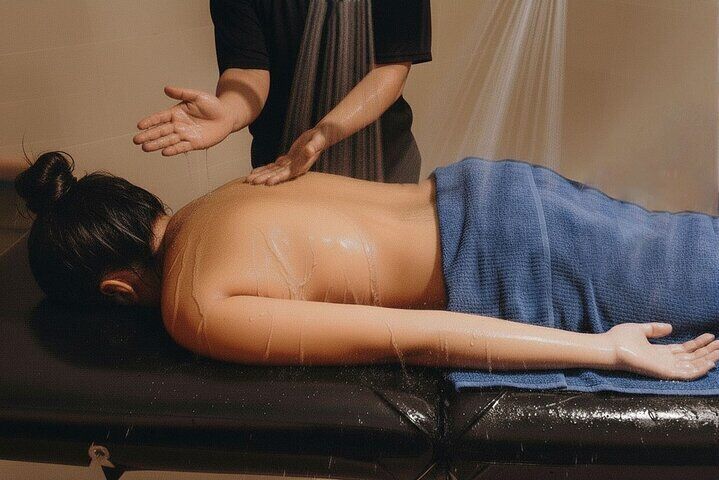 Lomi Lomi Massage & Vichy Shower in Cheltenham, Melbourne