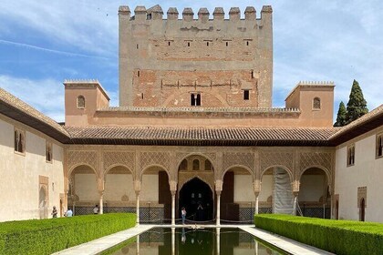 Private Tour to La Alhambra de Granada from Cordoba