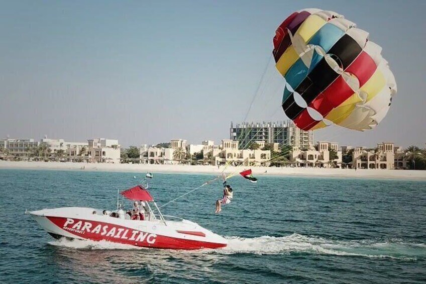 Parasailing in AL Jazirat Al Hamra