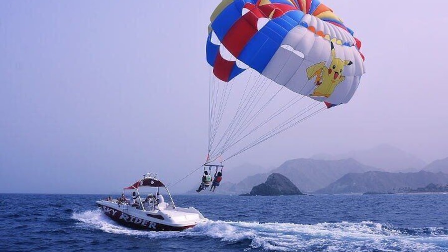 Parasailing in AL Jazirat Al Hamra