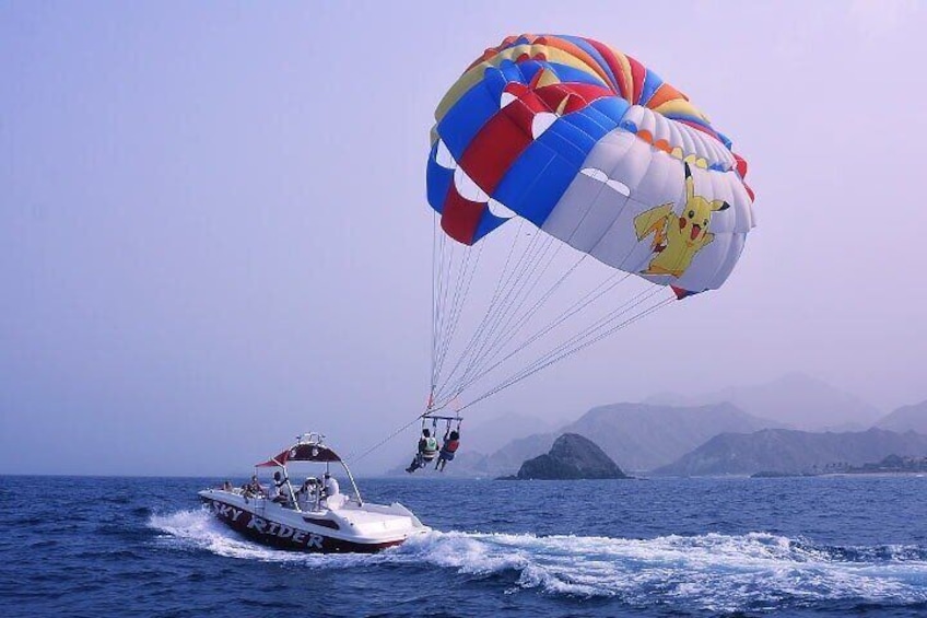 Parasailing in AL Jazirat Al Hamra