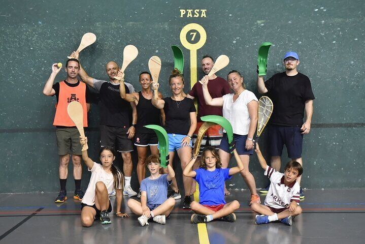 Initiation to the Basque ball