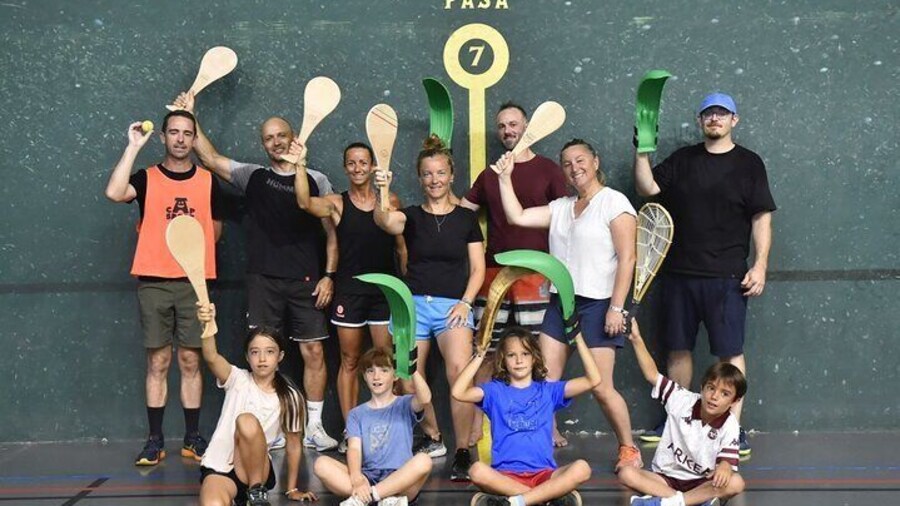 Initiation to the Basque ball