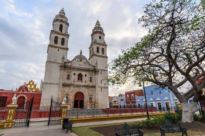 Private Romantic Walking Tour in San Francisco de Campeche