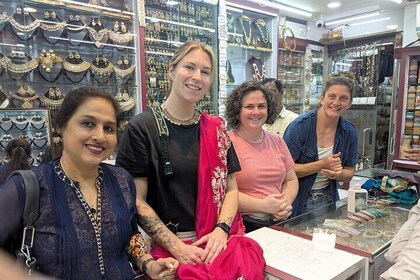 Exclusive Mumbai Suburbs Shopping for Fashion, jewelry and More