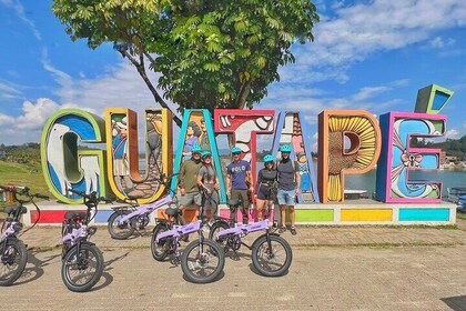 45-Min Guatapé E-Bike Selfie Tour: Zócalos, Malecón & Sign