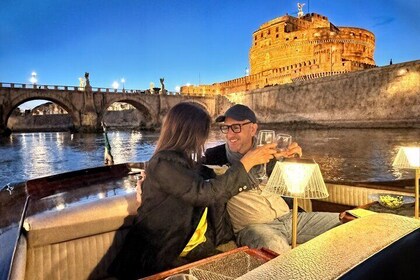 Private Romantic Dinner Cruise for Two on a Boat in Rome