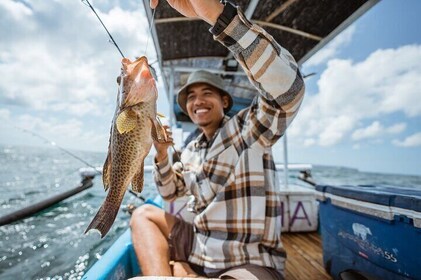 Sail and Catch Boat fishing Tour of the Coast of Kota Kinabalu