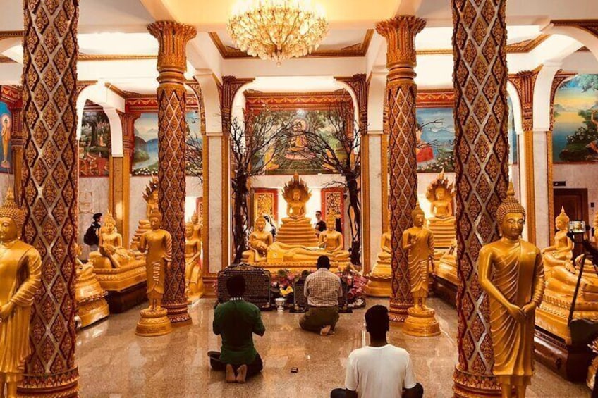 A Couple’s Journey in a Thai Temple – Private Tour