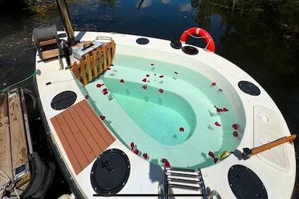 Tour in Self-drive Electric Hot Tub Boat Nestled in nature!